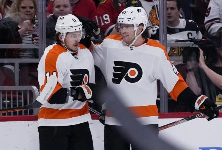 Les Flyers s’entendent sur un contrat de deux saisons avec le défenseur Cam York