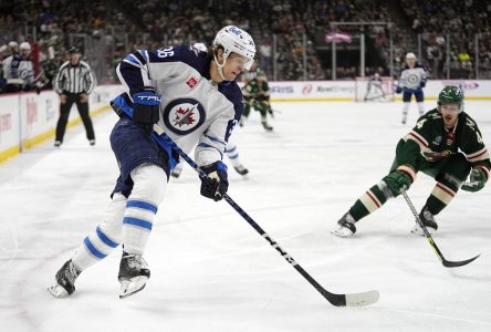 L’attaquant Morgan Barron signe un contrat de deux saisons avec les Jets