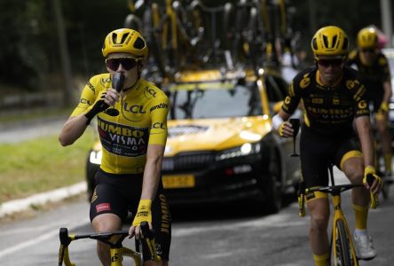 Jonas Vingegaard conserve son titre de champion au Tour de France