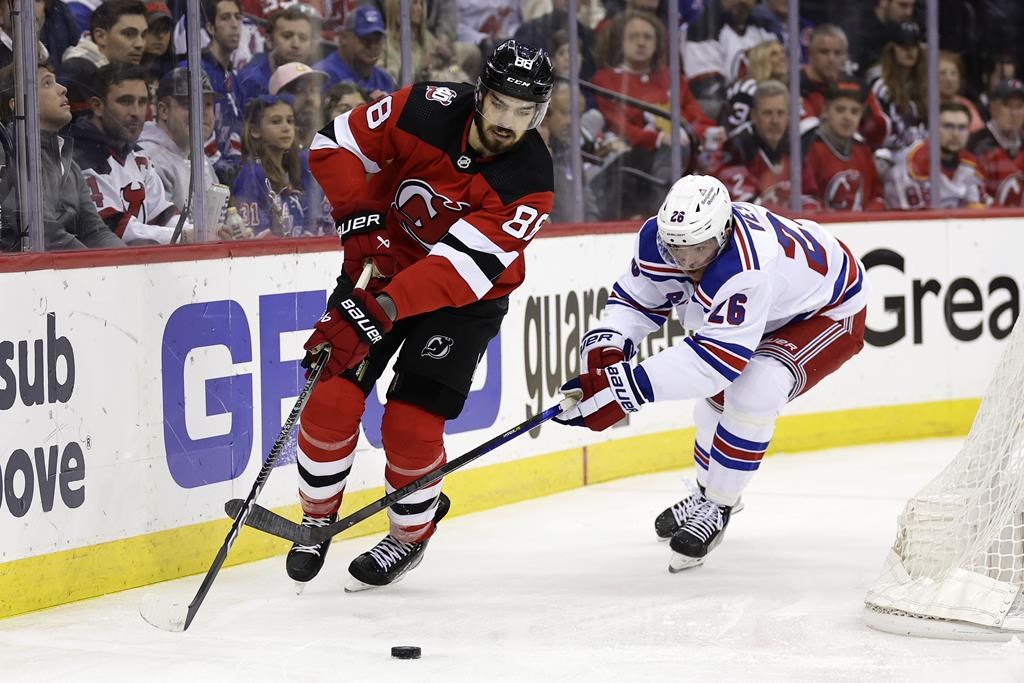 Le défenseur Kevin Bahl signe un contrat de deux ans avec les Devils