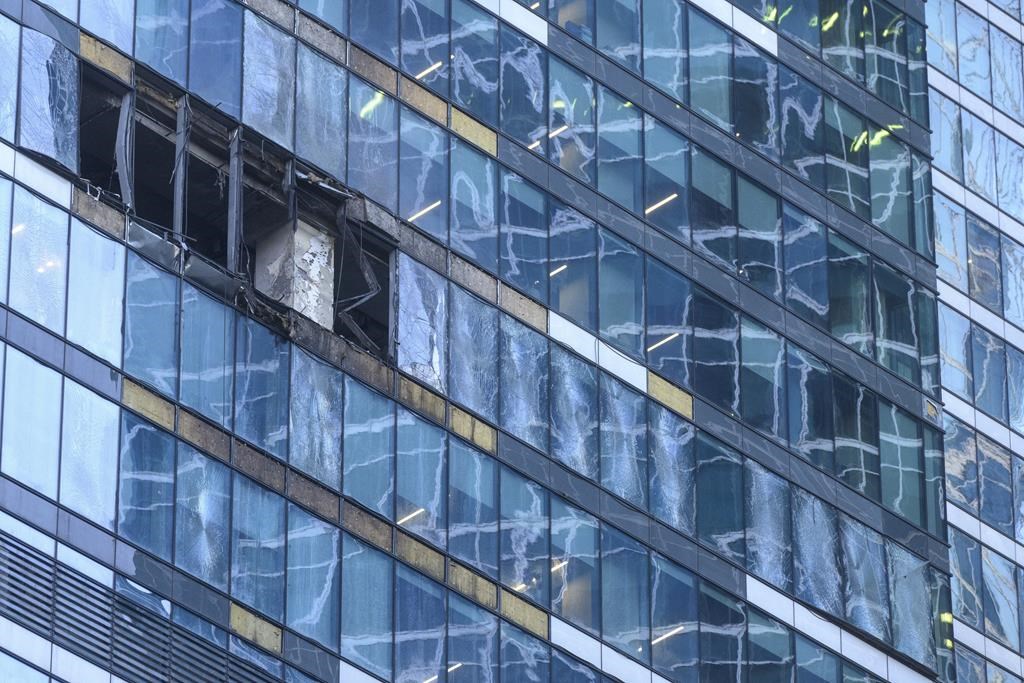 Un immeuble de Moscou frappé par un drone pour une deuxième journée consécutive