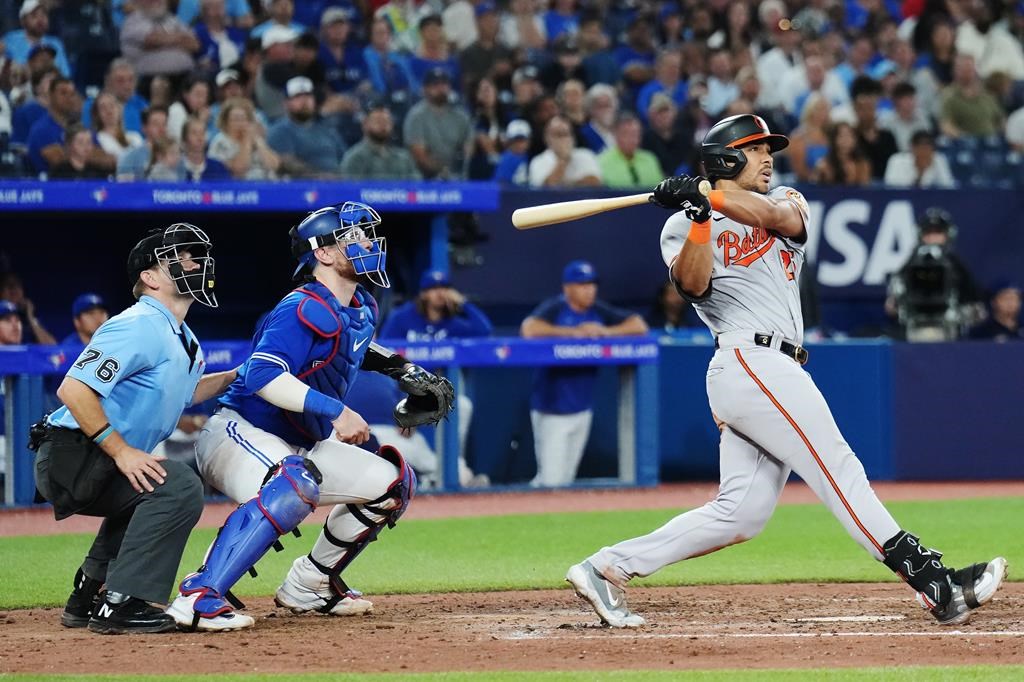 Santander frappe un grand chelem et les Orioles dominent les Blue Jays 13-3