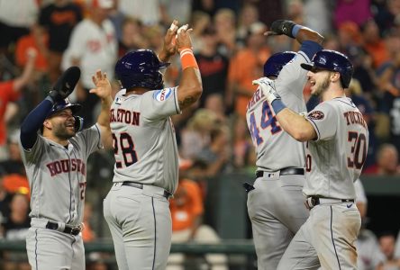 Tucker guide les Astros vers la victoire en cognant un grand chelem en neuvième