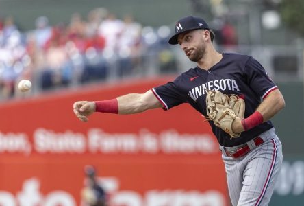 Julien marque deux points, les Twins défont les Phillies 3-0