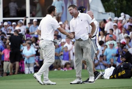 PGA: un deuxième titre de suite pour Glover, quatre Canadiens encore en vie