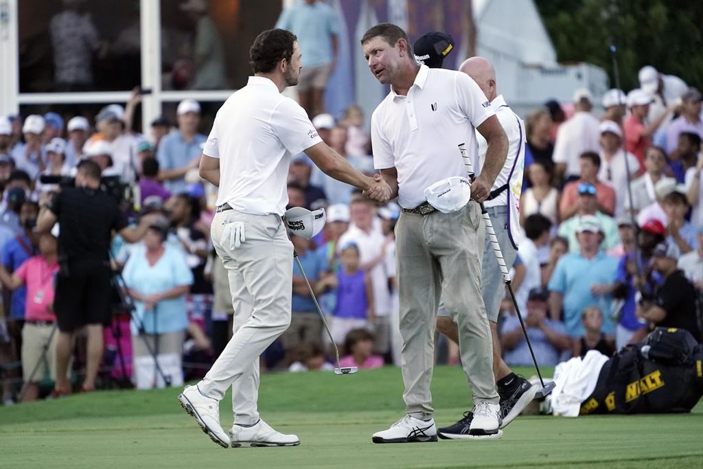 PGA: un deuxième titre de suite pour Glover, quatre Canadiens encore en vie