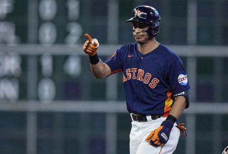 Suárez frappe un circuit de deux points et les Mariners gagnent 7-6 contre les Astros