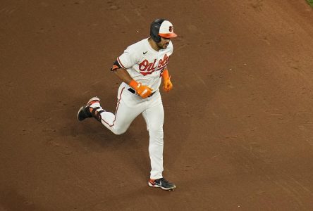 Anthony Santander frappe deux circuits et les Orioles blanchissent les Blue Jays 7-0