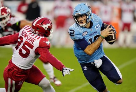 Leake établit un record et les Argonauts battent les Stampeders 39-31