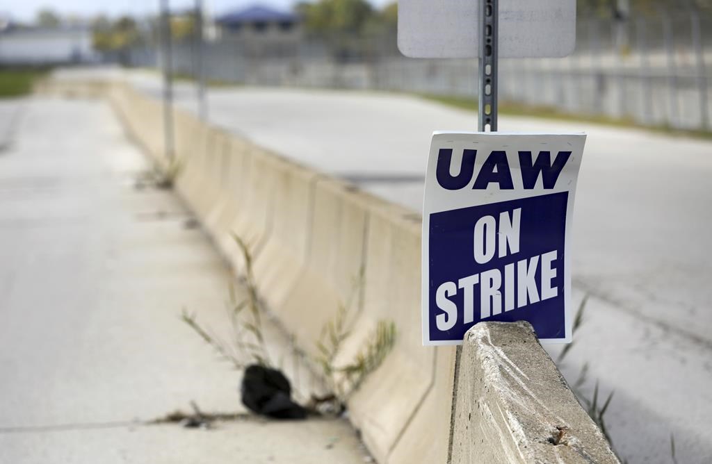 États-Unis: les travailleurs syndiqués de Mack Trucks entament une grève lundi matin