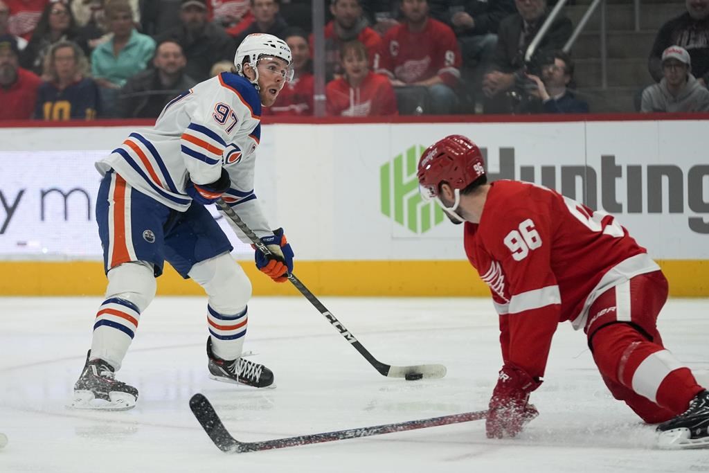 Les Oilers signent une 9e victoire de suite en défaisant les Red Wings 3-2