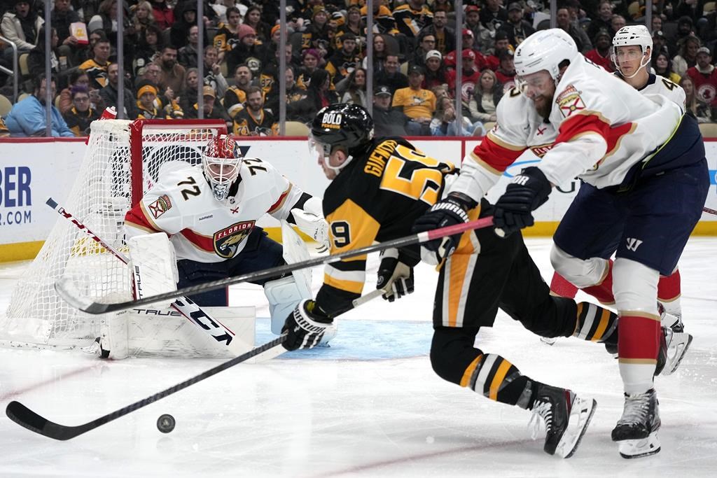 Crosby gâche le retour de Bedard, les Penguins défont les Blackhawks 4-1