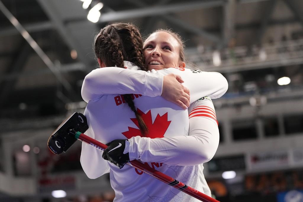 Deux autres victoires pour Rachel Homan, toujours invaincue au Mondial de curling