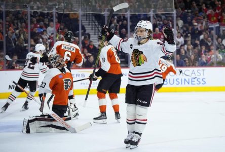 Connor Bedard et les Blackhawks défont les Flyers 5-1