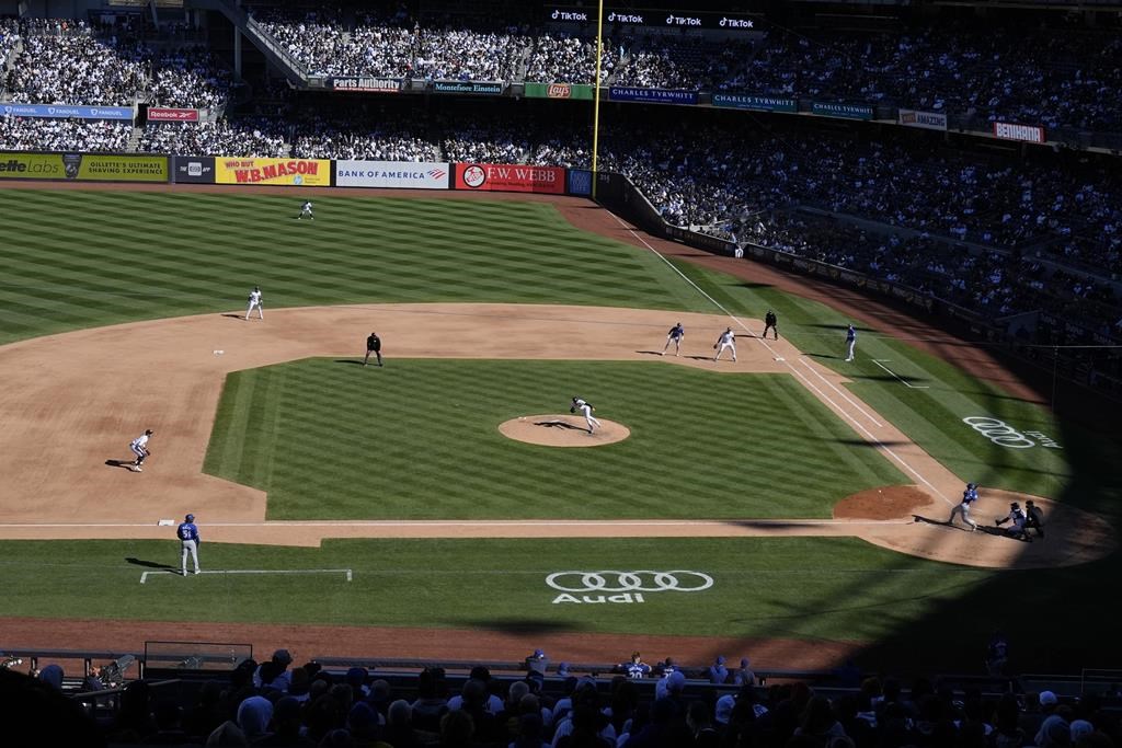 Giancarlo Stanton frappe un grand chelem et les Yankees battent les Blue Jays 8-3