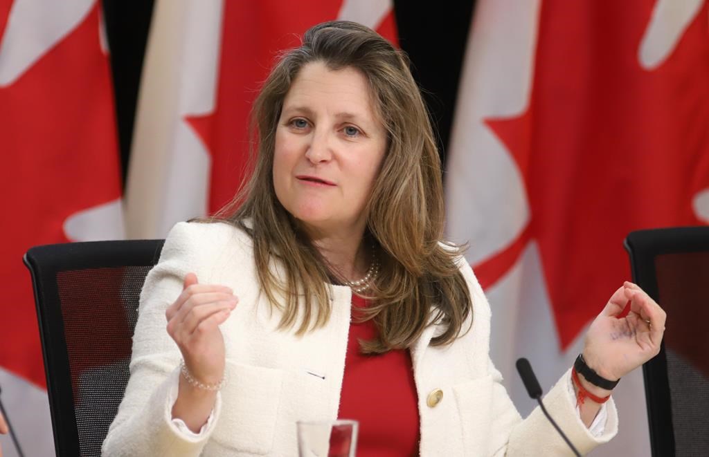 Freeland n’exclut pas de hausser les impôts des sociétés et des plus riches