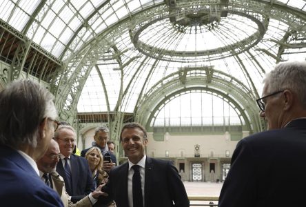 La cérémonie d’ouverture des JO pourrait être déplacée dans un stade, dit Macron