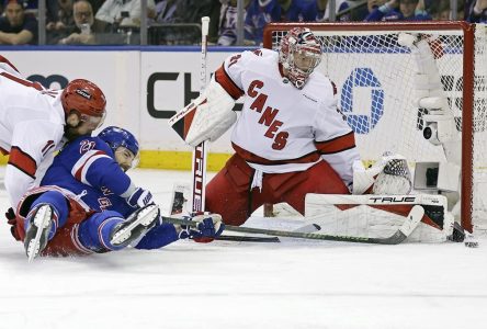 Les Hurricanes gagnent 4-1 et forcent un sixième match contre les Rangers