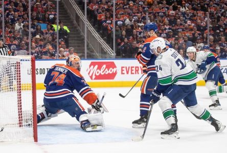 Skinner et les Oilers tenteront de s’ajuster en vue du 4e match contre les Canucks