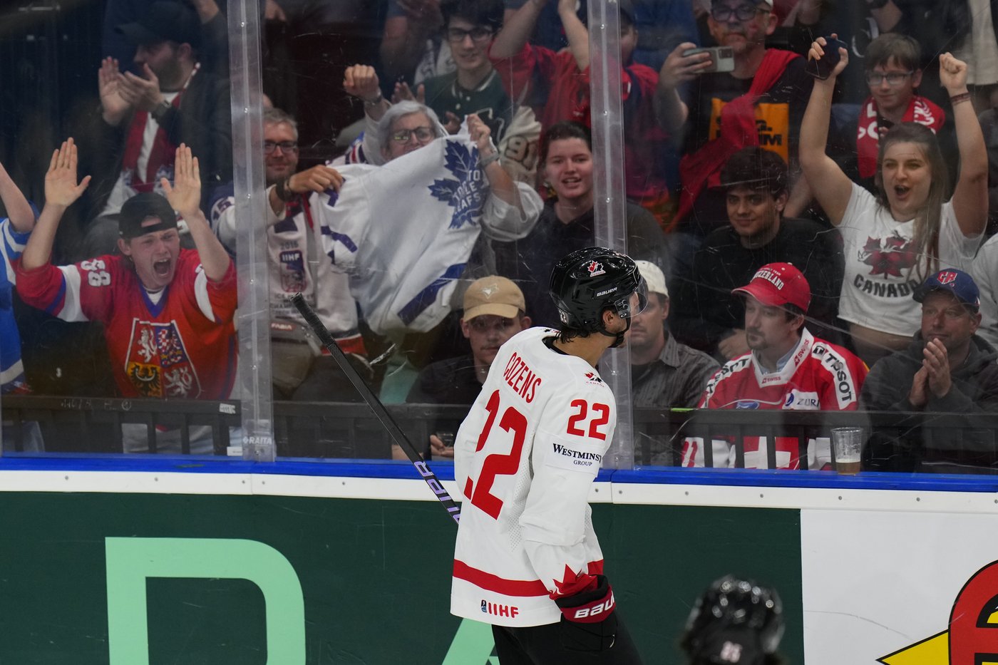 Le Canada défait la Suisse 3-2 et demeure invaincu au Championnat du monde de hockey