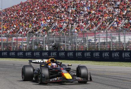 Max Verstappen résiste à Lando Norris et triomphe à Imola