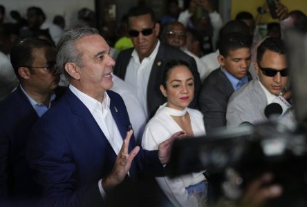 Le président Luis Abinader se dirige vers une réélection en République dominicaine