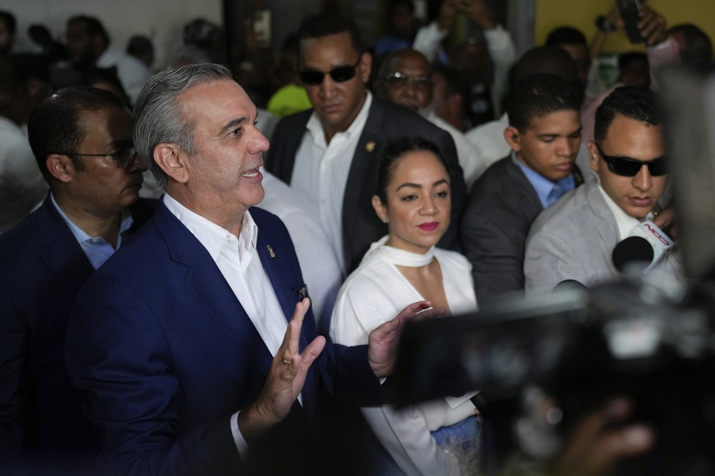 Le président Luis Abinader se dirige vers une réélection en République dominicaine