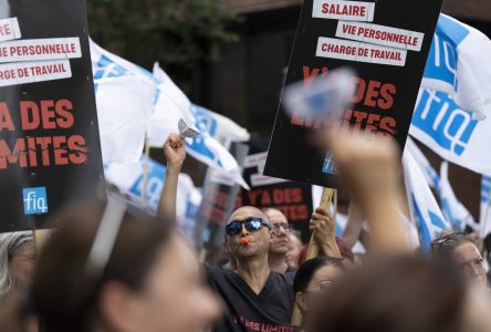 Plusieurs syndicats ont manifesté au conseil général de la CAQ