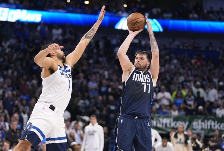 Doncic et Irving marquent 33 points, les Mavericks mènent la série 3-0