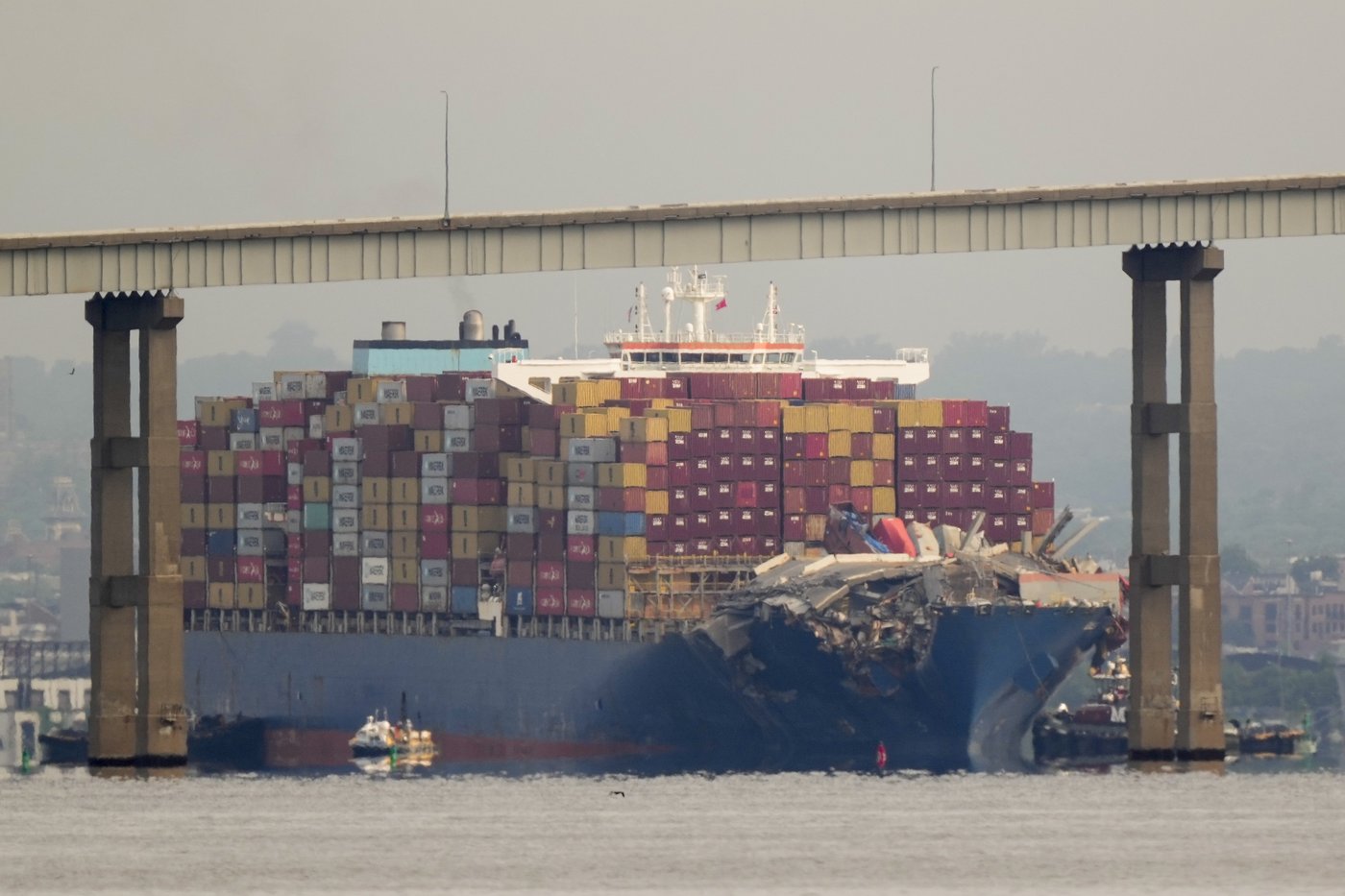 Le porte-conteneurs qui a causé l’effondrement d’un pont à Baltimore est déplacé