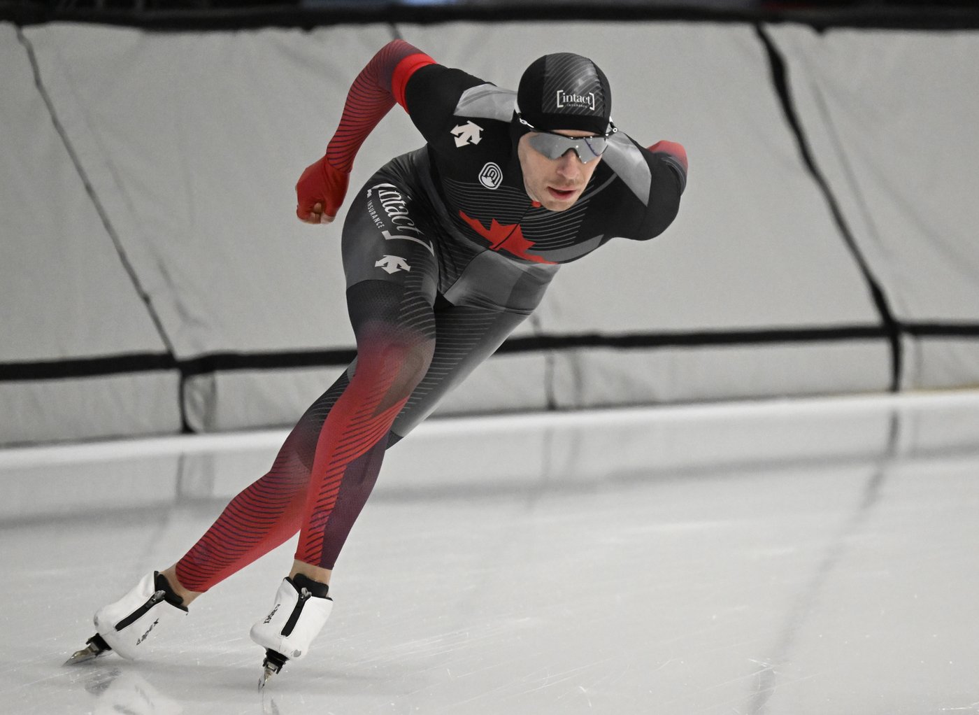 Jordan Belchos annonce sa retraite du patinage de vitesse longue piste