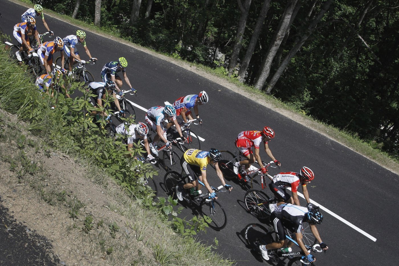 Roglic et Evenepoel sont impliqués dans un carambolage au Critérium du Dauphiné