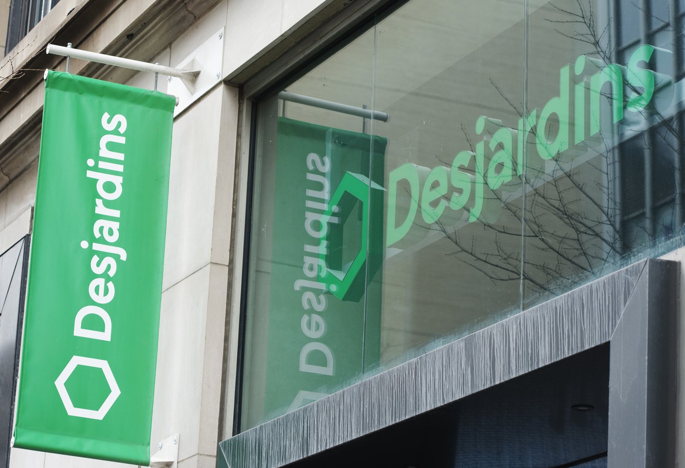 Fuites chez Desjardins: la police de Laval arrête trois suspects