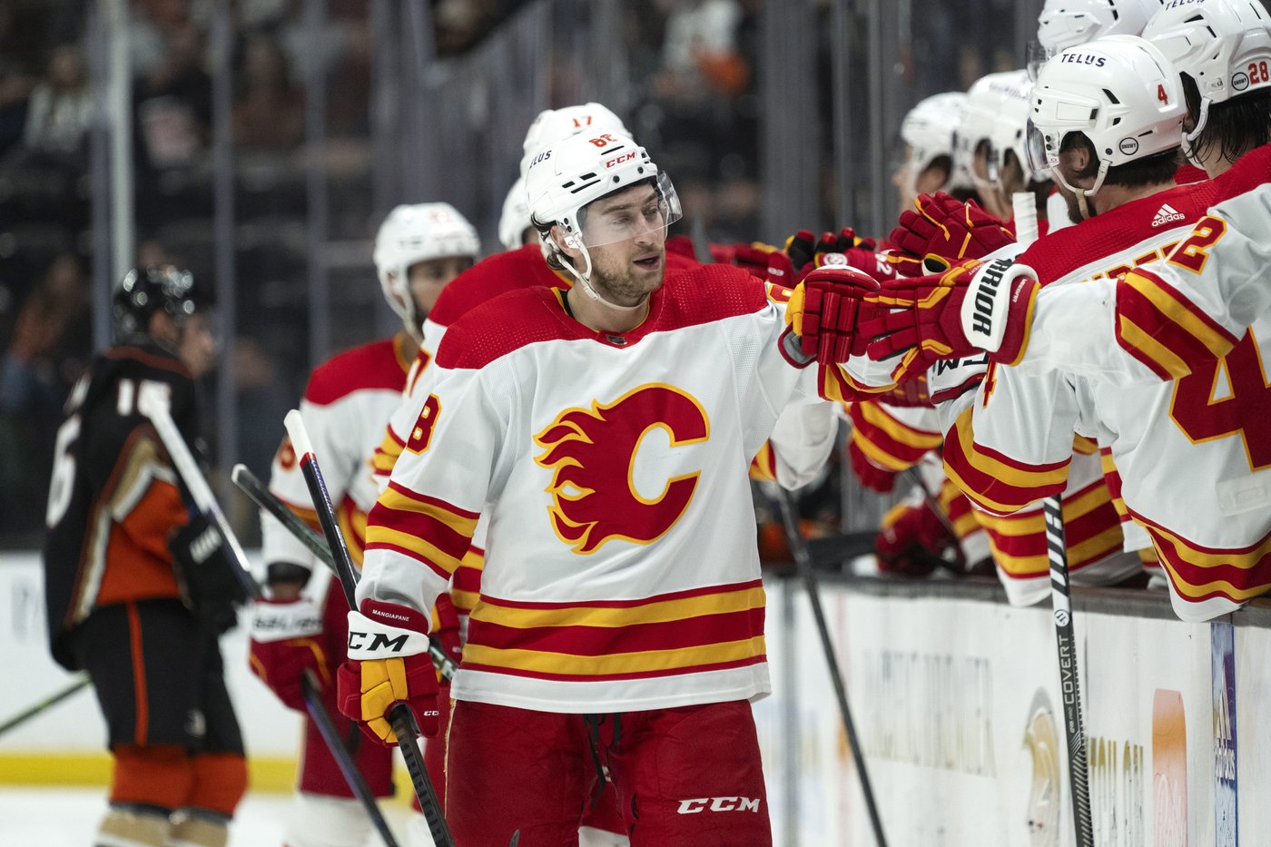 L’attaquant Andrew Mangiapane passe des Flames aux Capitals