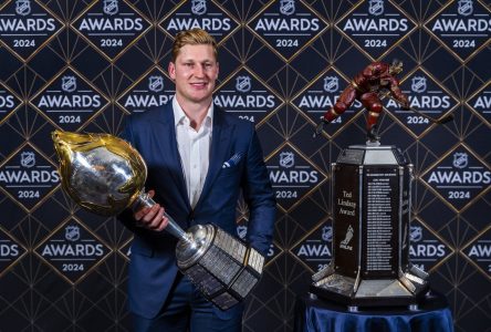 LNH: L’attaquant de l’Avalanche du Colorado Nathan MacKinnon remporte le trophée Hart