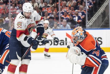 Le gardien des Oilers Stuart Skinner brille après avoir été cloué au banc