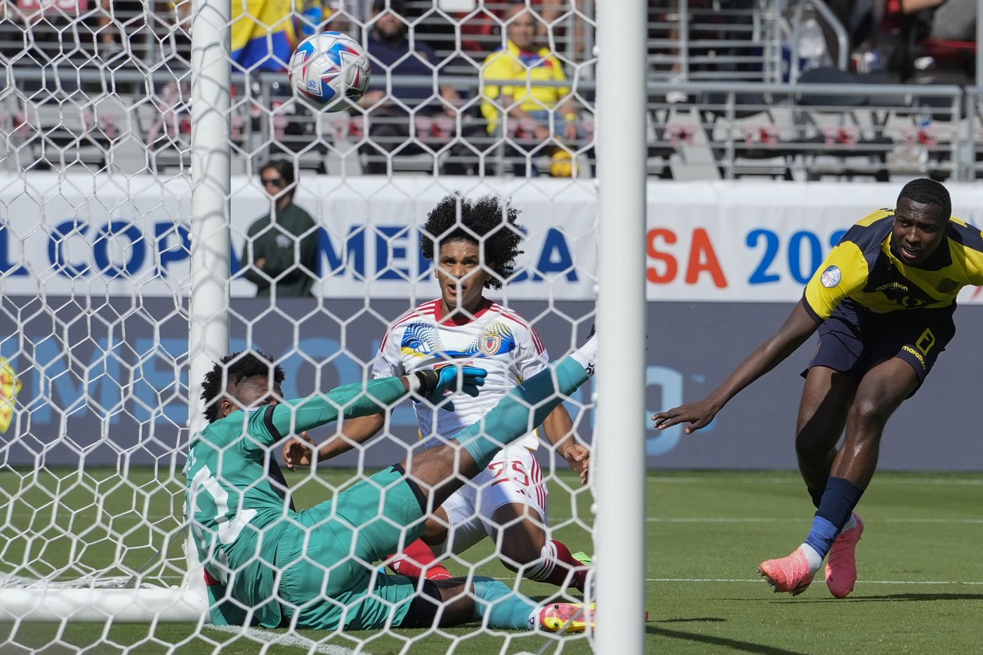 Copa America: le Venezuela et le Mexique gagnent leur premier match du groupe B