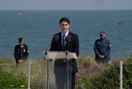 80e du débarquement: la démocratie toujours menacée, notent Trudeau et Macron