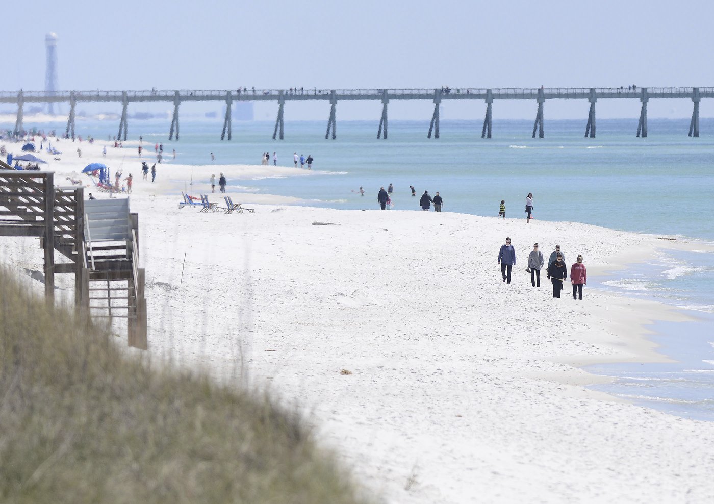 Les autorités de la Floride surveillent la côte ouest après des attaques de requins