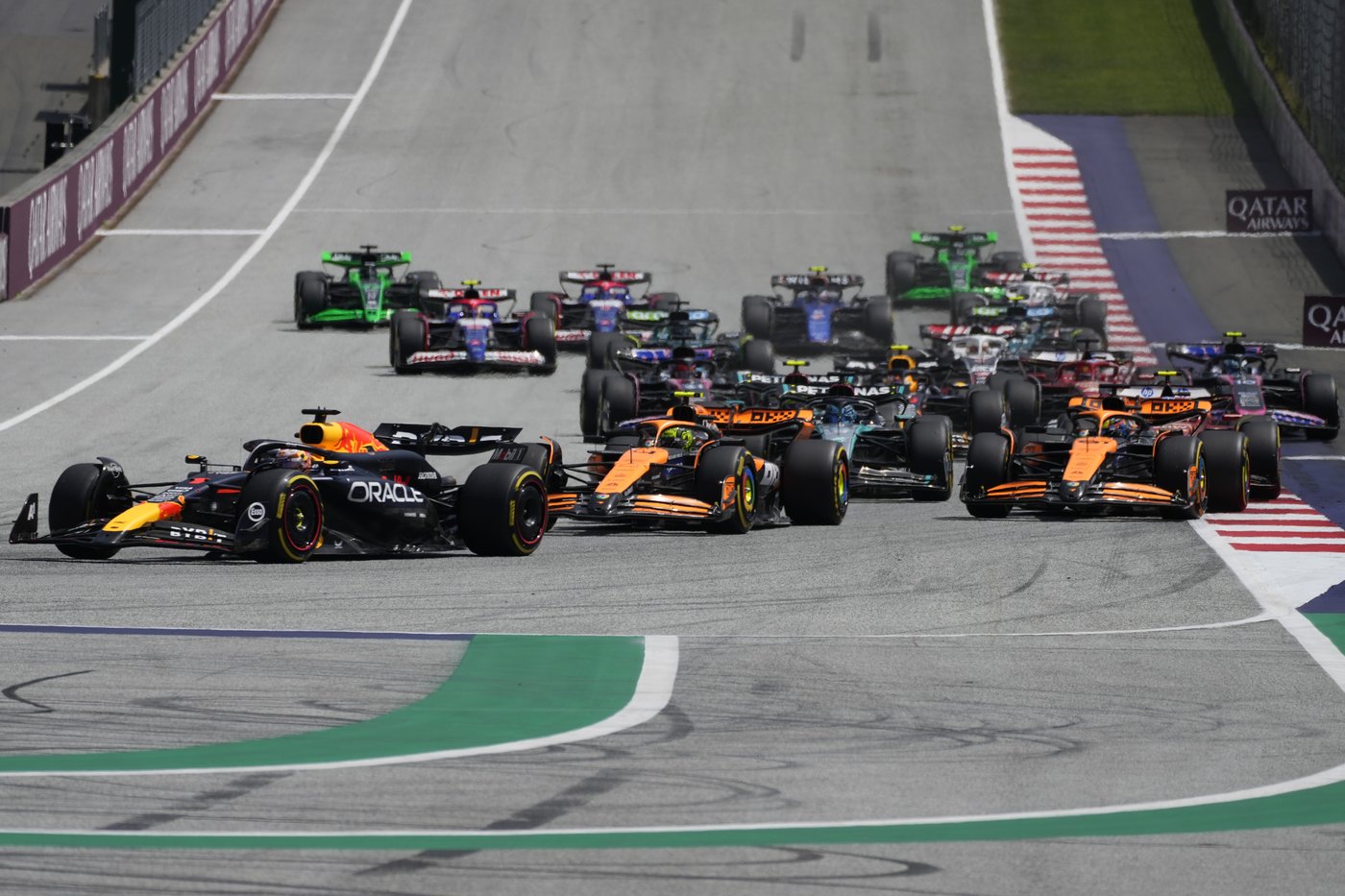 F1: Max Verstappen résiste aux McLaren et remporte la course sprint en Autriche