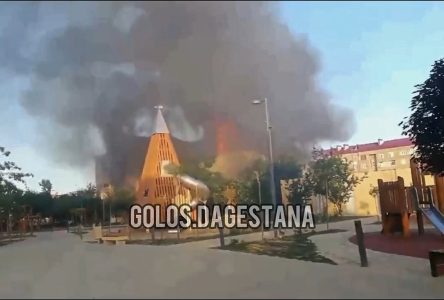 Des rebelles attaquent des immeubles religieux dans le Daguestan