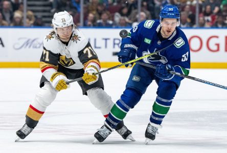 Canucks: l’attaquant Teddy Blueger accepte un contrat de deux ans