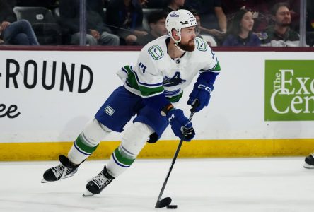 Le défenseur Filip Hronek accepte un contrat de 8 saisons avec les Canucks