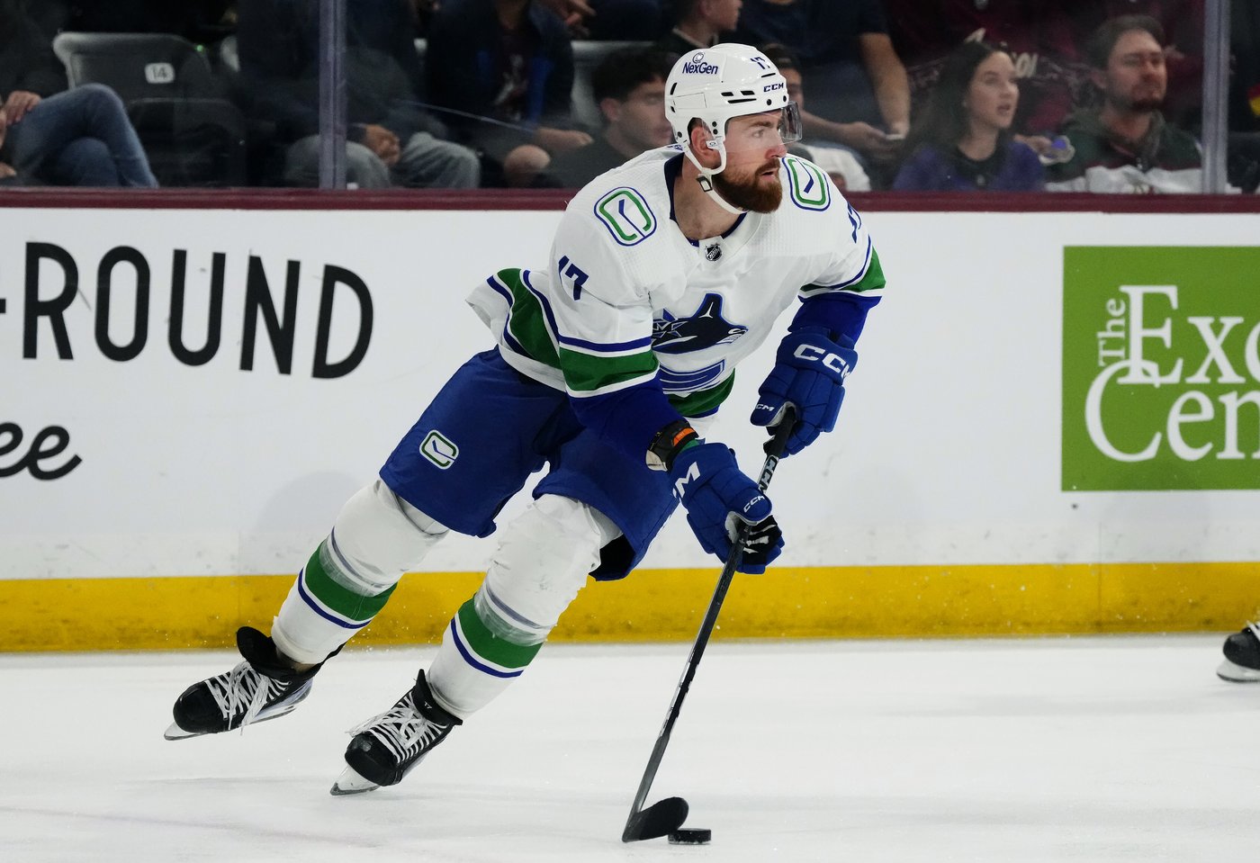 Le défenseur Filip Hronek accepte un contrat de 8 saisons avec les Canucks