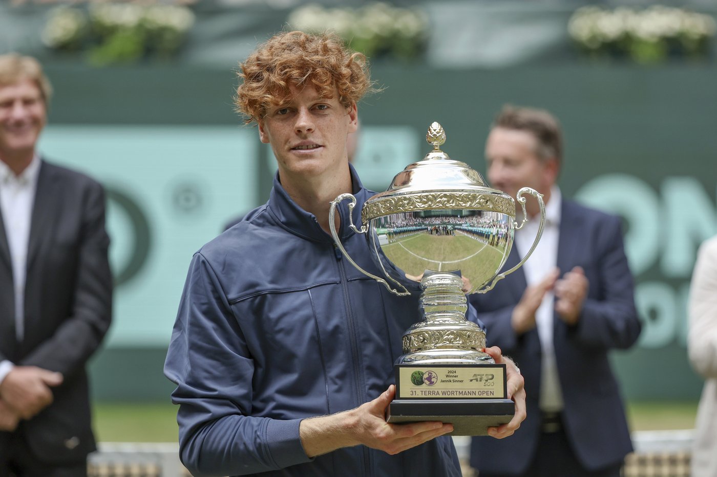 Sinner victorieux sur gazon au tournoi de Halle, 7-6 et 7-6 devant Hurkacz