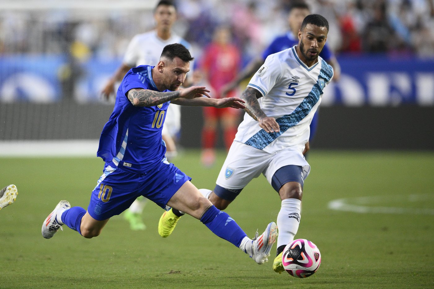 Messi réussit un doublé contre le Guatemala, dans un gain de 4-1 des Argentins