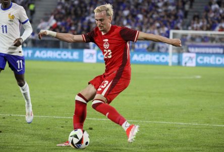 Soccer: les Canadiens font match nul contre la France, 2e au monde, en match amical