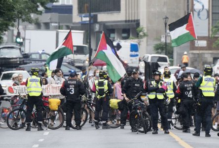 La police effectue une arrestation à une manifestation propalestinienne à Montréal