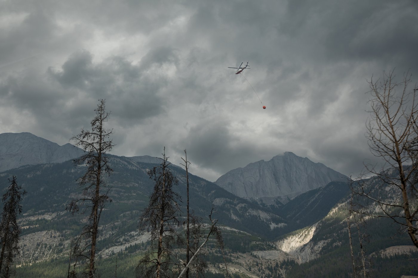 Alberta: le feu de forêt de Jasper est plus actif en raison du temps chaud