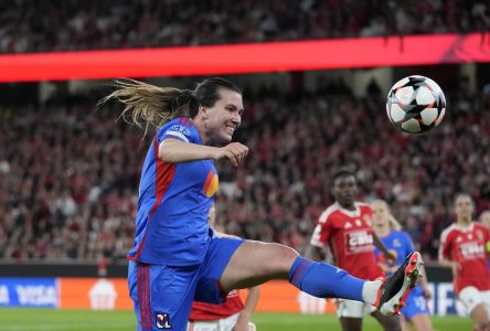 Les Canadiennes battent la France 2-1 grâce au but de Gilles dans les arrêts de jeu